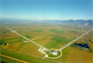 Detector: VIRGO (Italie) Passerende zwaartekracht golf