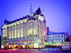 Hotel Aurora, Moskou ***** Het 5-sterren Marriott Royal Aurora Hotel ligt in het centrum van Moskou, op loopafstand van het