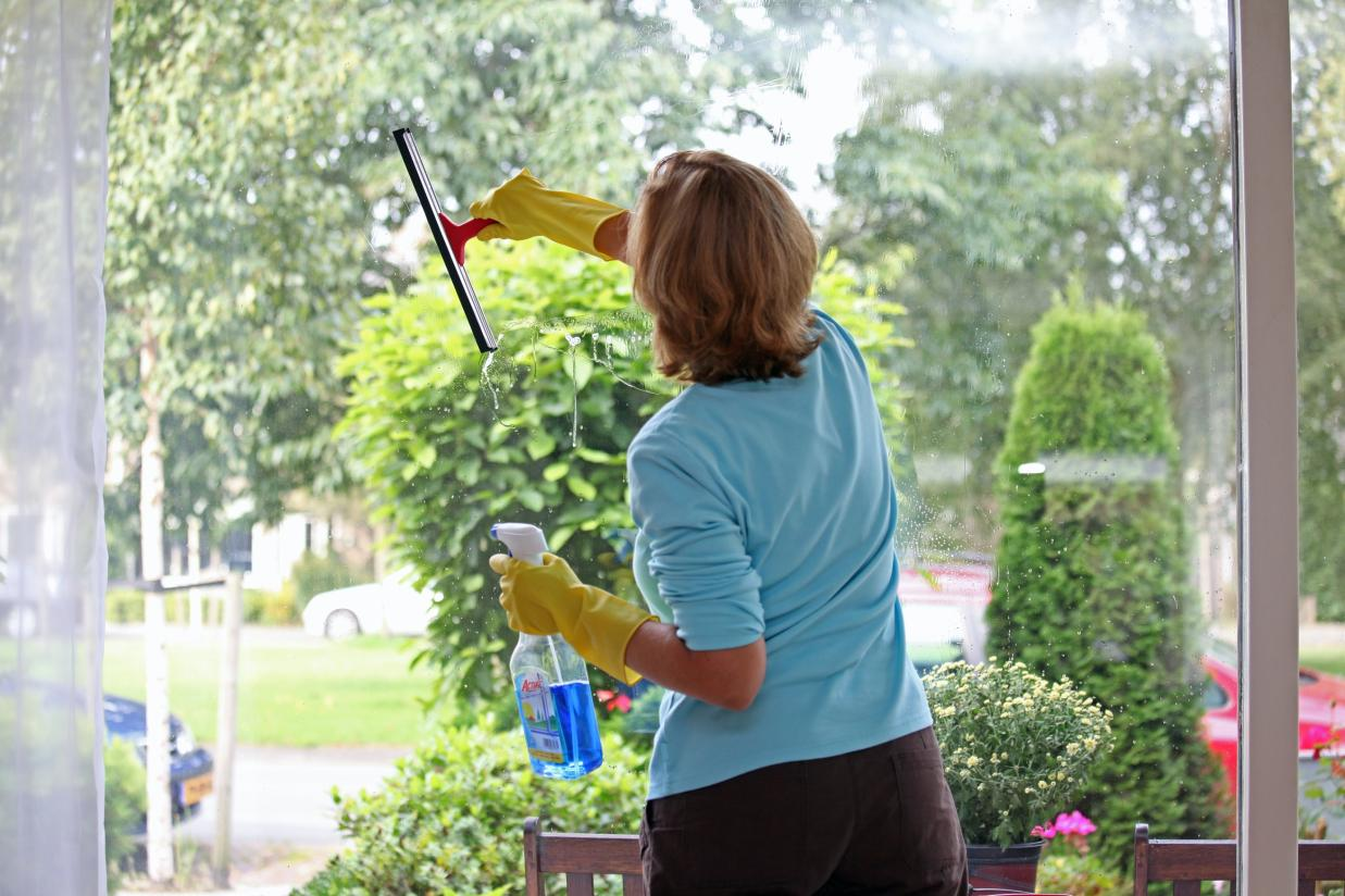 Een schoon en leefbaar huis Monitor schoonmaakondersteuning gemeente Emmen Datum: 29 januari 2014 Auteur: Menzis Wmo Support 2014, Menzis. Alle rechten voorbehouden.