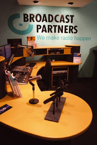 Bij aanschaf van een PC-Radio 5 systeem heeft u gedurende een bij overeenkomst bepaalde tijd recht op telefonische ondersteuning en software onderhoud.