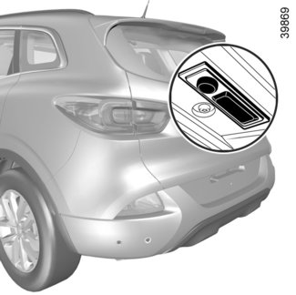 RENAULT CARD: gebruik (2/4) 3 4 Bijzonderheden met betrekking tot het vergrendelen van de auto Als een portier open of niet goed gesloten is, wordt de auto vergrendeld/snel ontgrendeld zonder