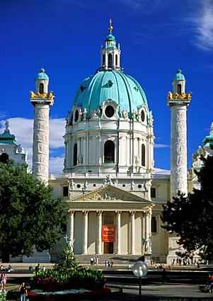 Karlskirche De magnifieke Karlskirche, een barokke kerk die in 1713 werd ontworpen in opdracht van keizer Karel VI, kijkt uit over Resselpark.