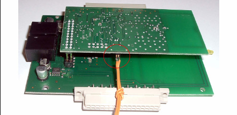 Sluit de adapterkabel aan op de ontvangstmodule (kleine