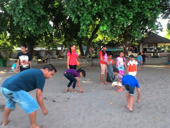 We call it kerja bakti In Indonesia words. We would like to clean the beach area from all kind of plastic rubbish.