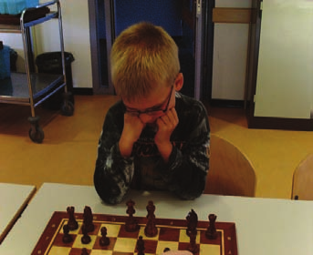 S Schaken Schaken is ook iets voor jou! Vele duizenden kinderen in Nederland schaken op school of op een club. Wil je ook leren schaken of ken je al de regels en wil je meer leren?