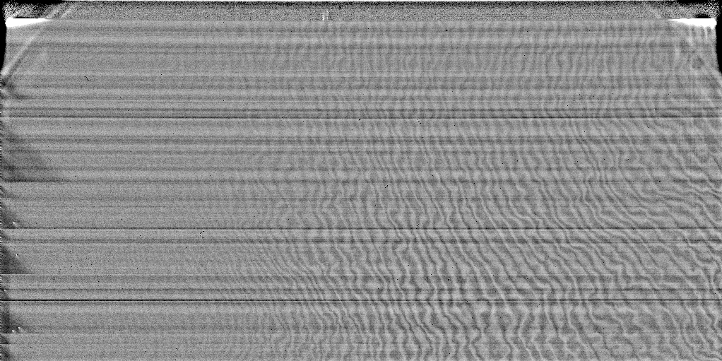 Hoofdstuk 5. Spectroscopie Figuur 5.1: kleinschalige fluctuaties in pixelgevoeligheid. 5.2 Calibratie Om nuttige informatie uit spectra te halen moet de golflengte van de emissie-en absorptielijnen gekend zijn.