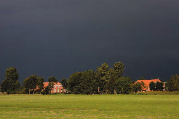 Wonen Bepalend voor de gemeente is het grote contrast tussen het lint en het omliggende (open) buitengebied.