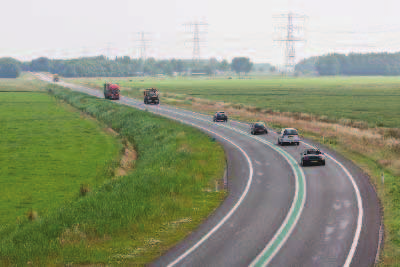 Situatie Infrastructuur W e g e n De belangrijkste wegen binnen het grondgebied van Slochteren zijn de A7 en N33, die beide onderdeel uitmaken van het landelijke hoofdwegennet.