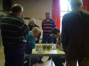 Db3 b6 15.Pc6 Dd6 16.Lxd5 Pxd5 17.Dxd5 Lb7 18.Tc1 Tfc8 19.Dxd6 Lxd6 20.d5 Lxc6 21.dxc6 Le5 22.Pc3 Txc6 23.Pb5 Te6 24.Tab1 g6 25.e3 ½-½ Wit : Anna Zatonskikh Zwart : Martin Martens 1.d4 g6 2.e4 Lg7 3.