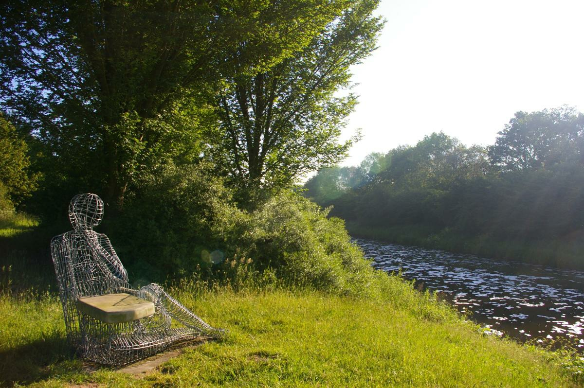 5 Stuw over de Regge Doorsteekje naar de stuw Wanneer je hier een stukje van de rode route afwijkt, kom je uit bij de rivier de Regge waar de stuw van Archem ligt.