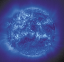 2 2 Space Connection # 35 Juni 2001 Dossier Sterrenkunde vanuit de ruimte Asteroseismologie: het hart van een ster zien kloppen De zon trilt als een gong.