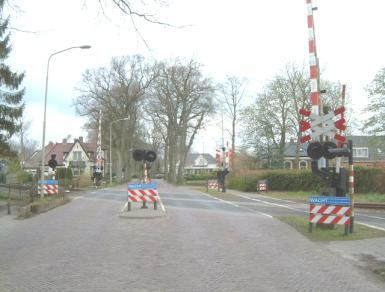 treinfrequentie omhoog van 6 naar 8 keer per uur omhoog en zal de overweg dus vaker sluiten.