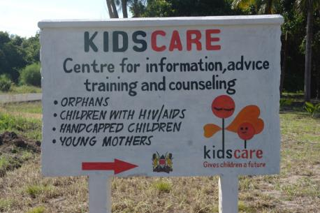 Het Centre Based Familycare-programma vanuit het nieuwe KidsCare centrum is in de herfst van 2013 begonnen. We zijn enthousiast over de eerste resultaten.