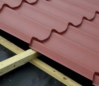 Uw dak is meteen bestand tegen de guurste weersomstandigheden, dankzij de kwalitatieve coating.