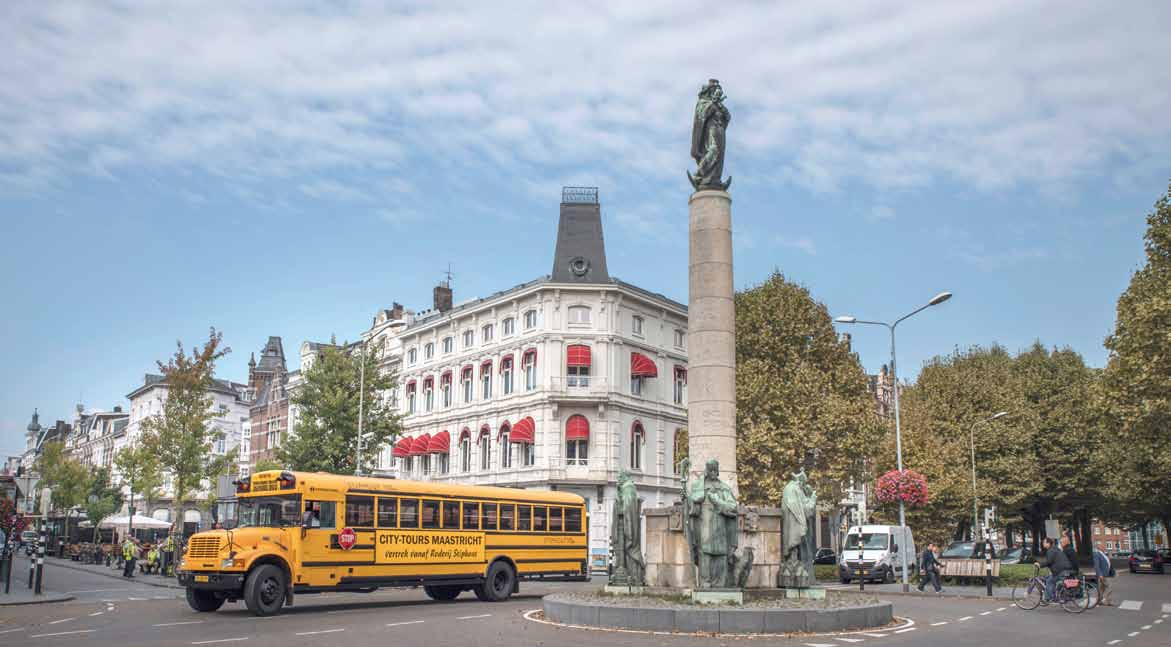 Stiphout Tours & Trips Stiphout Tours & Trips beschikt over 2 prachtige Amerikaanse schoolbussen die u kunt charteren om uw gasten op een originele wijze te vervoeren naar diverse locaties in en