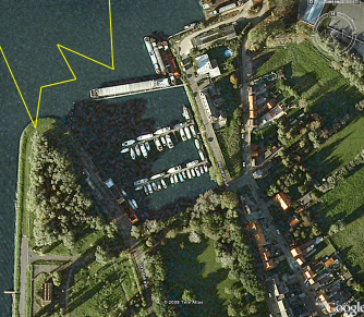 Figuur 67: Jachthaven in Zelzate Het vissen in de kanaalzone is de laatste jaren wel afgenomen door de verhoogde veiligheidsnormen die sedert 2001 van kracht zijn in de kanaalzone.