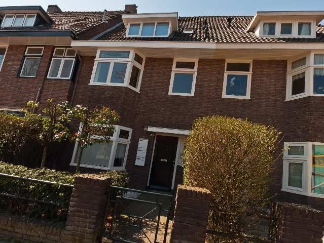 scholen, winkels en natuurgebied Leenderheide in de directe nabijheid.