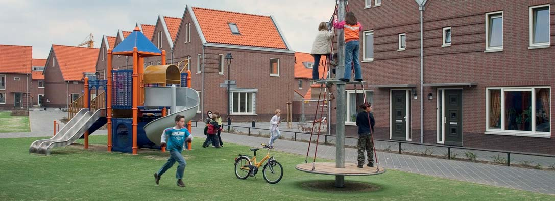 Ouderen die geen regie hebben over eigen leven 14 17 % Gemeente Enschede % Zuid-West 75 + -ers, laagopgeleiden en vrouwen hebben vaker het gevoel geen regie te hebben over het eigen leven.
