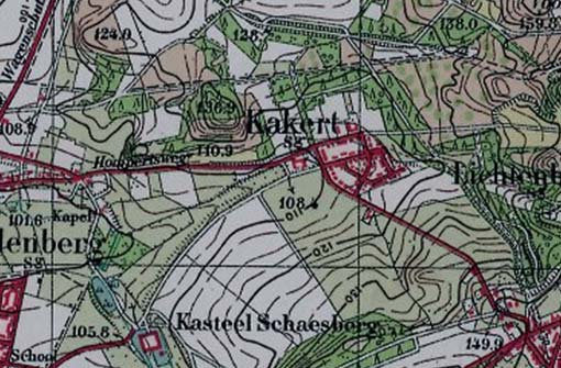 De eerste bebouwing is waarneembaar op de topografische militaire kaart uit 1937.