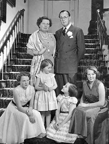 Op 6 september 1948 volgde Juliana haar moeder op maar eigenlijk had ze er helemaal geen zin in en had ze liever een oudere broer gehad die dan het koningschap zou overnemen.