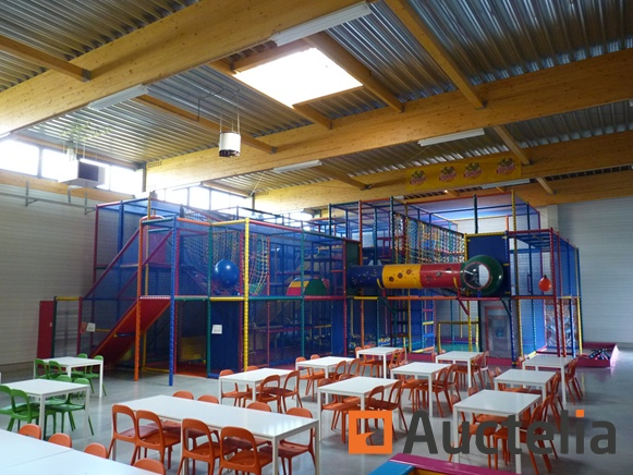 ID : 199-1 Indoor speeltuin voor kinderen AMECO Merknaam : Ameco 3 500,00 Modulaire Speeltuin van 2010 en in zeer goede staat Maximale totale afmetingen: Lengte: 15 m</li> Breedte: 13.