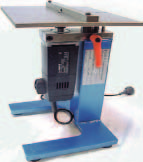 Tafelafkantfreesmachine Afkanten 45 K-EFM/KaKi3400VKFA Artikel-Nr.: 100066 Tafelafkantfreesmachine voor het ontbramen/afkanten van werkstukkanten.