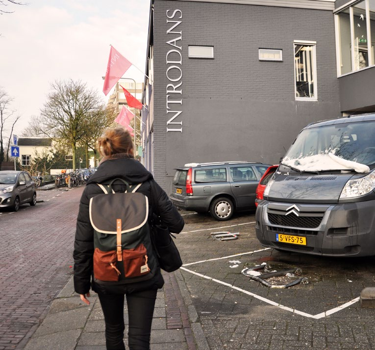 danskleding, dansschoenen, een handdoek,