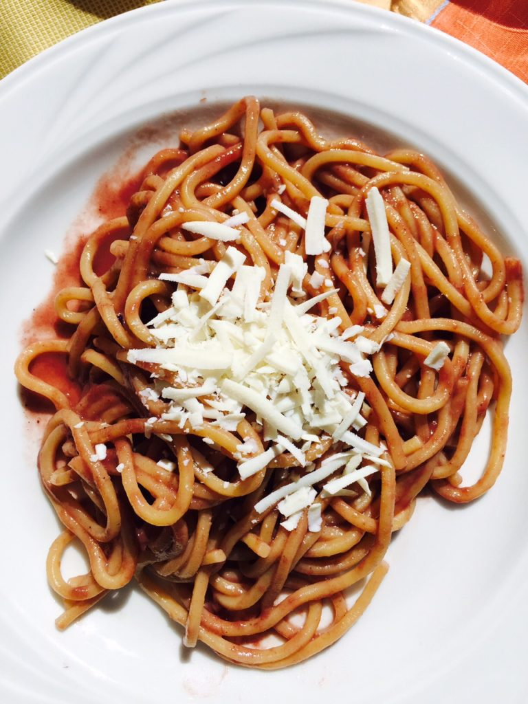 Pasta is een voorgerecht. Wij begonnen met spaghetti in chianti.