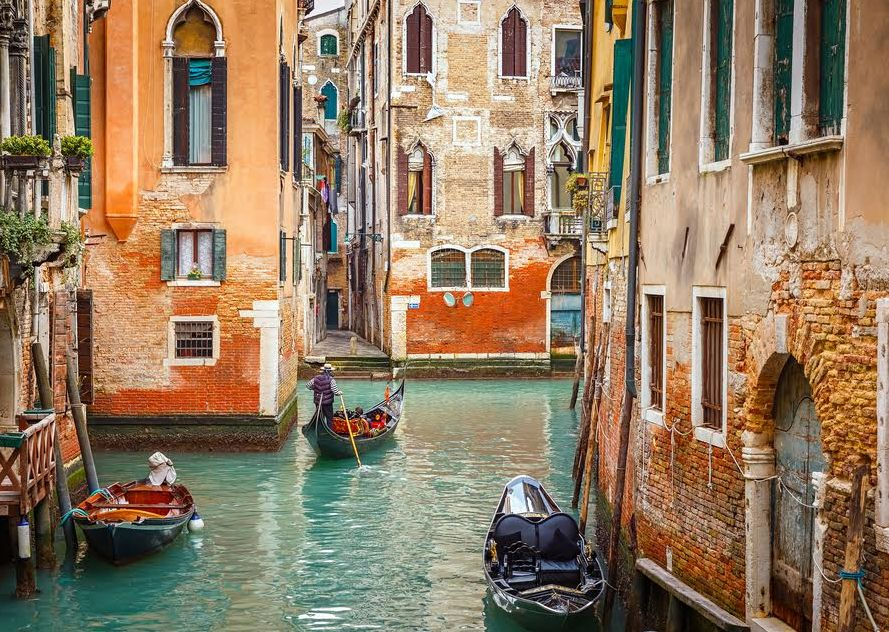 Programma Venetïe, een van de meest romantische en legendarische steden ter wereld, staat in zijn geheel op de UNESCO Werelderfgoedlijst.