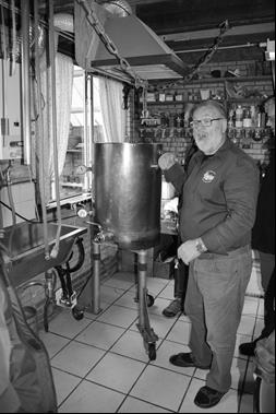 Brouwer Jan v/d Lee, lid van t Wort Wat en een volle neef van Jacques v/d Lee van de Beemster Brouwerij (in het verleden te gast op onze vereniging) heette ons hartelijk welkom.