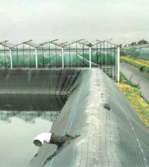 In de praktijk is er soms berging beschikbaar in de regenbassins, die door de tuinders gebruikt worden om regenwater in op te slaan voor de watervoorziening van de gewassen die in de kassen gekweekt