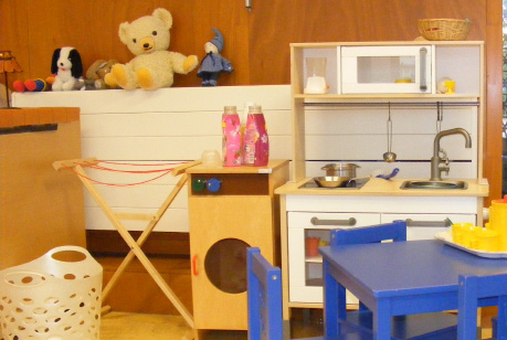 Het paarse klaverblad: De speelomgeving Een omgeving waar kinderen veilig zijn en zich veilig voelen is de eerste voorwaarde waaraan onze locaties moeten voldoen.