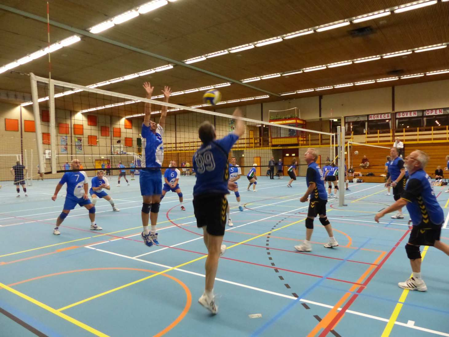 Volley-flyer nr. 6 4 Schema CMV seizoen 2016-2017: datum hal plaats za. 26 nov. 2016 Zeewijk (waarschijnlijk) IJmuiden za. 17 dec. 2016 De Meerkamp Amstelveen za. 14 jan. 2017 FBK Hoofddorp za.