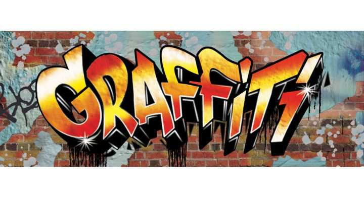 GRAFFITI OP DE SPEELPLAATS Om onze speelplaats wat op te vrolijken en dan vooral onze lange grijze muur, hebben de ouderraad en het schoolteam beslist om een graffitikunstenaar te contacteren.