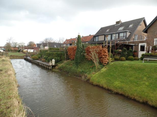 omgeving van het plangebied. De sloot aan de zuidoostkant is mogelijk geschikt voor deze soorten, hoewel deze soorten bij het slootonderzoek in 2009 hier niet aangetroffen zijn.