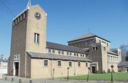 R.K. Kerk Doornenburg In 1874 verrees hier een katholieke kerk in neogotische stijl. Ook deze kerk werd slachtoffer van het oorlogsgeweld na de slag om Arnhem.