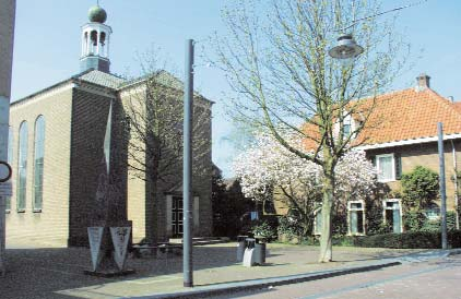 NH Kerk In 1660 werd de eerste hervormde kerk in Huissen in gebruik genomen met een met leien gedekt torentje. In de 19e eeuw werd de kerk steeds bouwvalliger.