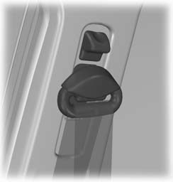 De veiligheidsgordel kan blokkeren wanneer deze te snel wordt uitgetrokken of wanneer de wagen op een helling staat. Druk op de rode knop om de veiligheidsgordel te ontgrendelen.
