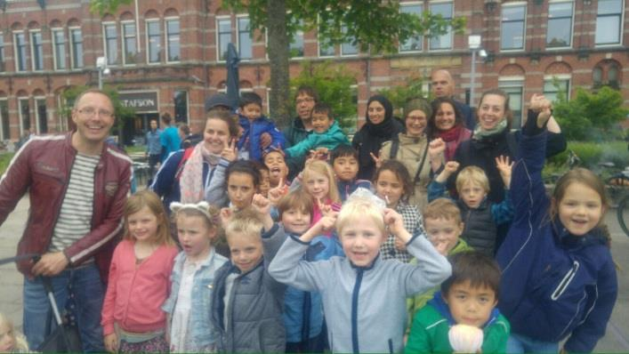 Sportieve Spaarndammerhoutschool Op de foto hieronder ziet u een deel van de sportieve groep ouders en kinderen van de school.