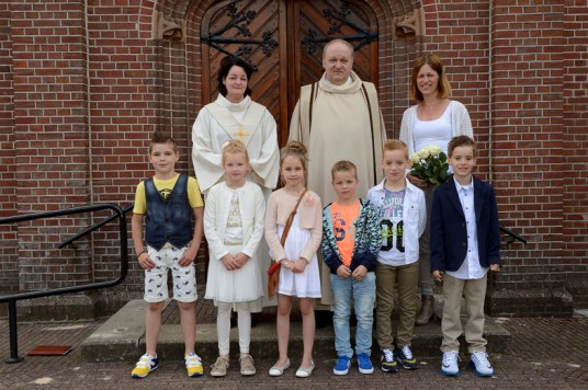 Zes kinderen uit Hertme en Borne hebben hun Eerste Heilige Communie gedaan op zondag 29 mei in de H. Stephanuskerk in Hertme.