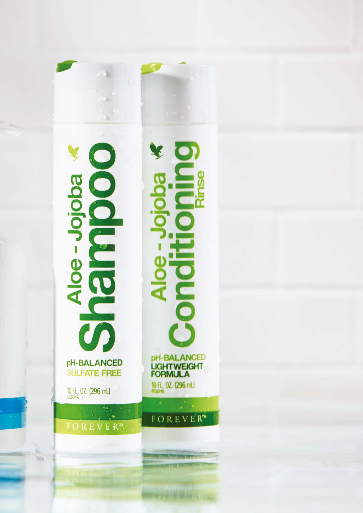 Aloe-Jojoba Shampoo De Aloe-Jojoba Shampoo formule bevat 100% gestabiliseerde aloë vera gel gecombineerd met verzorgende olie.