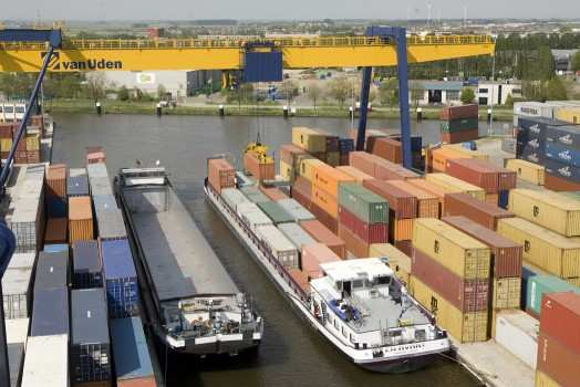 Ad B) Multimodaal goederenvervoer Ambitie Havenbedrijf/Greenport meer per spoor en over water (bv.