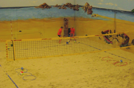 22-25 Kennismaken VO BO Doorstromen BSO Beach: les les 121 Wedstrijdvorm Warming-up 10 20mm Tactisch: Opwarmen verdedigen van spieren door teamafspraken en wennen aan het zand Vang-gooispel: Parcours