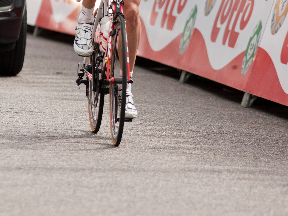 Er wordt hard gewerkt om van deze finish een fantastisch feest te maken. Heel deze dag staat in het teken van festiviteiten rondom de Eneco Tour.