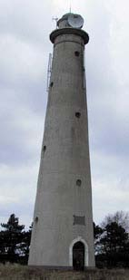 9 Torenstreek 22 Voormalige vuur- en watertoren. Thans in gebruik als antennemast Deze toren is oorspronkelijk (1853) als vuurtoren gebouwd. In 1950 in gebruik genomen als watertoren.