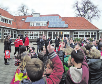 Ter gelegenheid daarvan gingen ongeveer 60 kinderen van de bovenbouw van de Montessorischool in Bilthoven zes kilometer lopen. Tijdens die tocht moesten zij 6 liter water dragen.