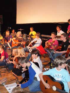 GROEP 7-8 Schoolbreed Concerten, optredens, presentaties en workshops op school Door vakdocenten en/of ensembles van de muziekschool. Samenspel Eensemble, blazersklas, popschool met evt. presentatie. Programma In kleine groepen of klassikaal samenspelen, met evt.