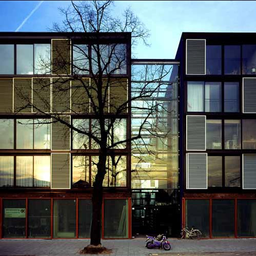 Gebied W1 Plaatsing Evenwijdig aan de Kruseman van Eltenweg komt woningbouw die de overgang vormt van de kantoren naar de woningbouw van de Bergerhof.
