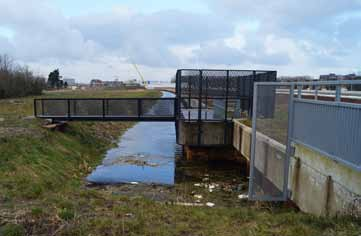 Entree Zoeterwoude Rijndijk met zicht op de Meerburgkerk,