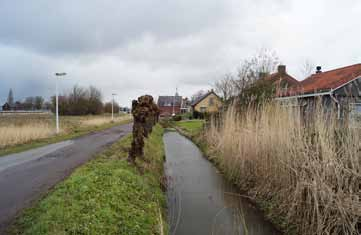 Context Entree van Zoeterwoude Rijndijk De Hoge Rijndijk, in de directe omgeving van de A4, heeft op dit moment de uitstraling van een infrastructureel knooppunt.